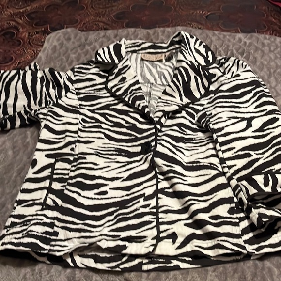 Black and white jacket! Zebra Print - Picture 5 of 14